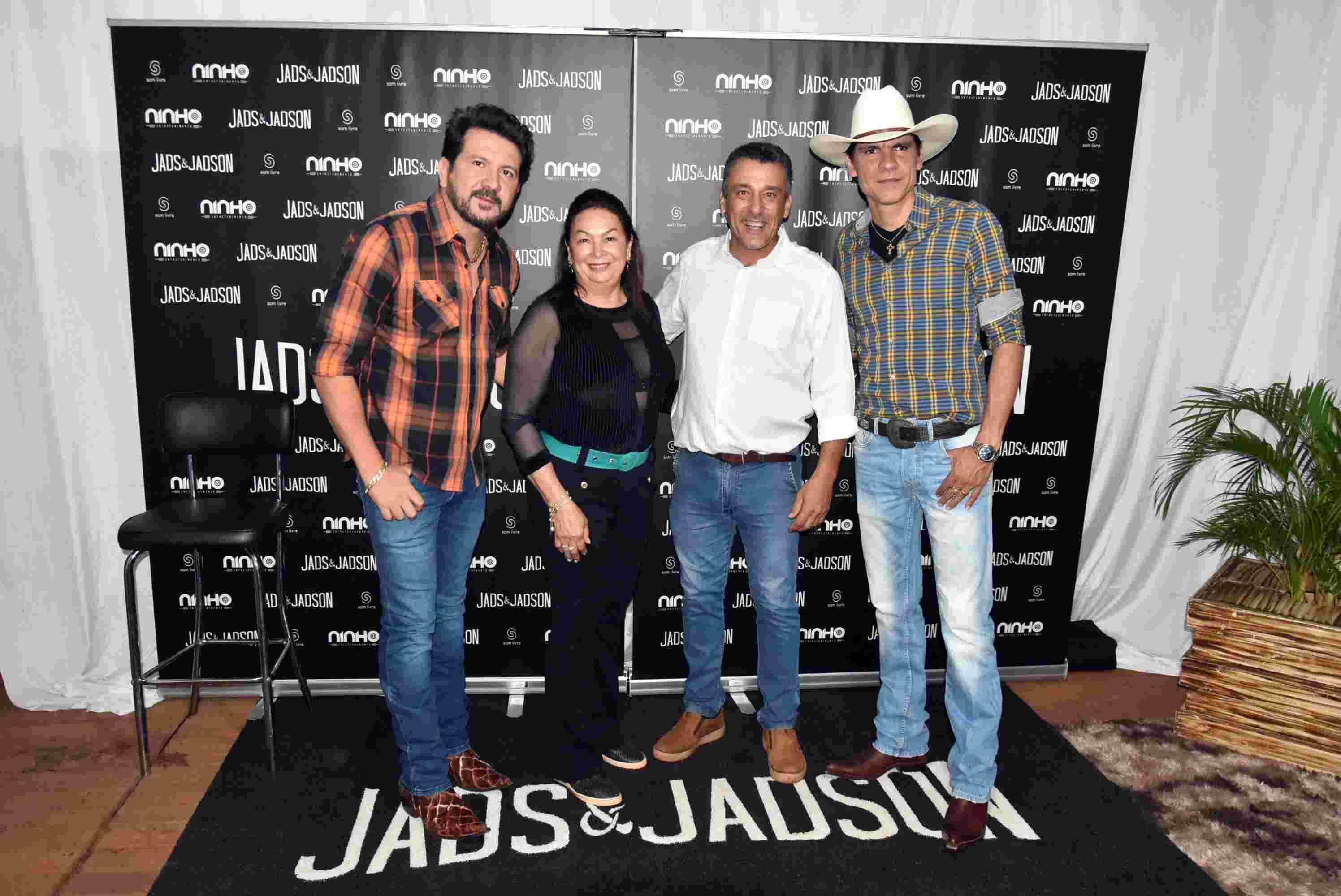 Apresentação da Banda Marcial José de Azevedo e Show Jads e Jadson