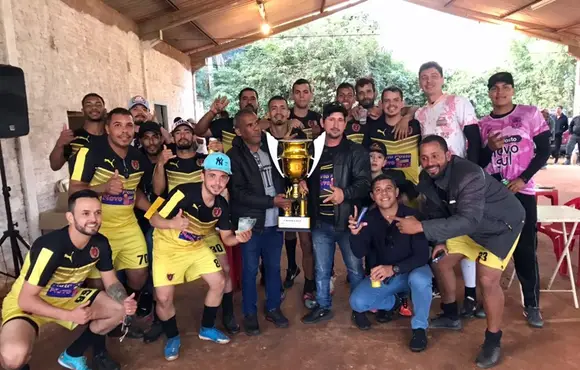 Centenas de desportistas compareceram para prestigiar mais um Torneio de Futebol Society de Novo Pinheiro em Glória de Dourados. 